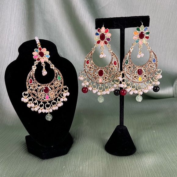 Beautiful Golden With Multi Color Gems And Pearls Earrings and Tikka Set. - Picture 1 of 8